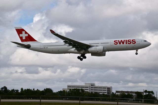 Airbus A330-300 (HB-JHI)