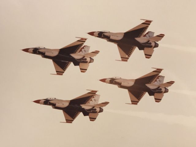 Lockheed F-16 Fighting Falcon — - Thunderbirds 