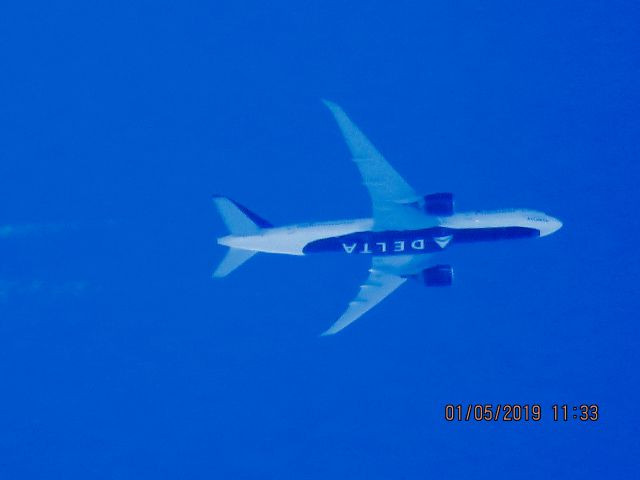 BOEING 777-200LR (N702DN)