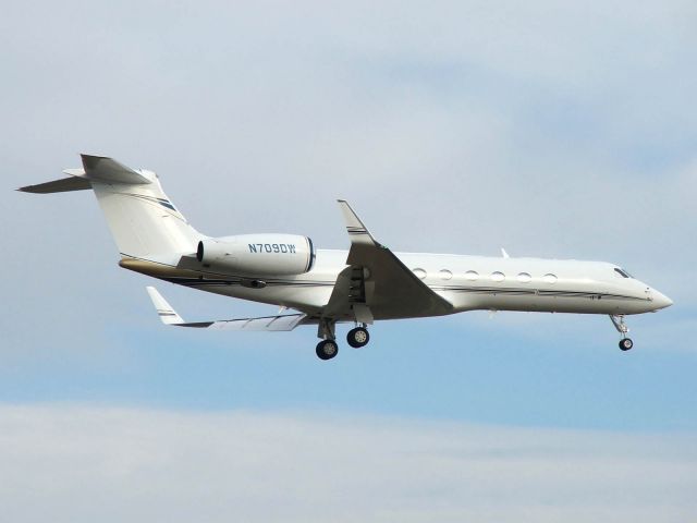 Gulfstream Aerospace Gulfstream V (N709DW) - Arriving at Zurich for the 2008 World Economic Forum