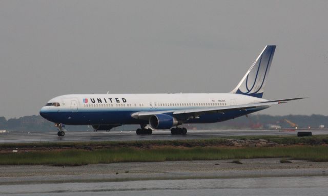 BOEING 767-300 (N654UA)