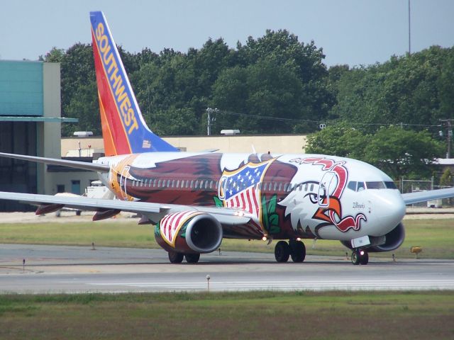 Boeing 737-700 (N918WN) - N918WN takes runway 23 at Providence on another sortie! Illinois One was the only special livery Southwest I hadnt caught on camera!