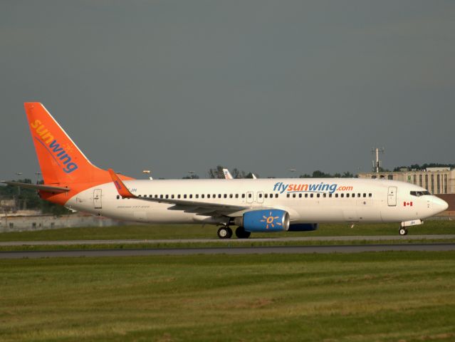 Boeing 737-800 (C-FTJH)