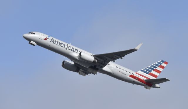 Boeing 757-200 (N206UW) - Departing LAX