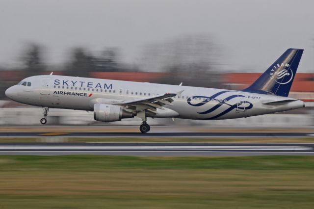 Airbus A320 (F-GFKY)