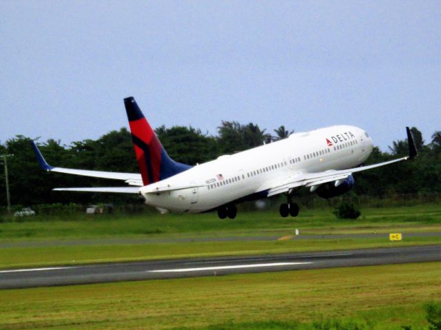 Boeing 737-900 (N821DN)