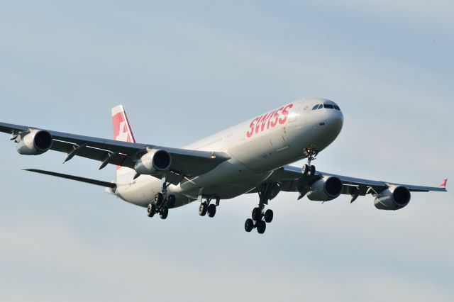 Airbus A340-300 (HB-JMM) - 2015/104