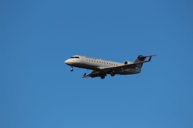 Canadair Regional Jet CRJ-200 (N425AW) - Landing 28C