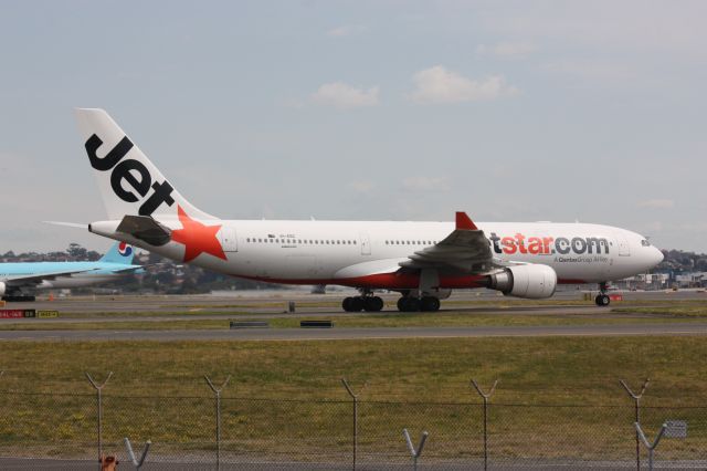 Airbus A330-300 (VH-EBC)