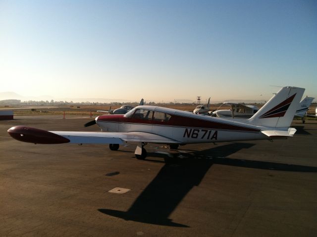 Piper PA-24 Comanche (N671A)