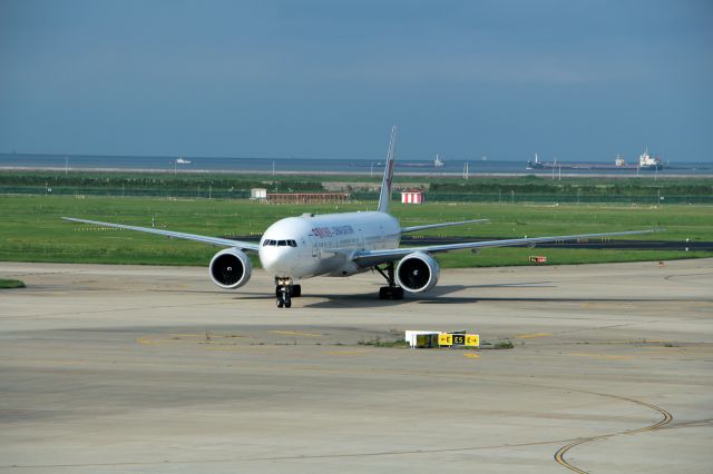 BOEING 777-300ER (B-2021)