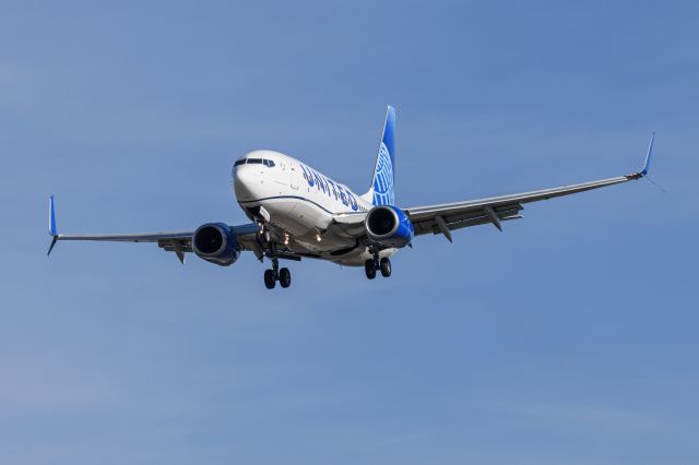 Boeing 737-700 (N27734)
