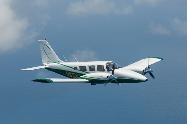 Piper Seneca (N8128J)