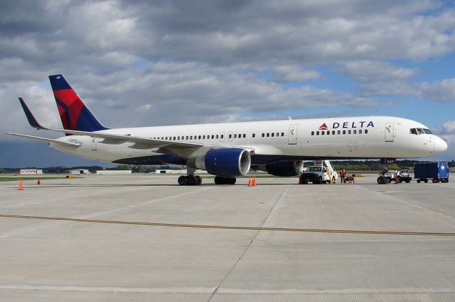 Boeing 757-200 (N667DN)