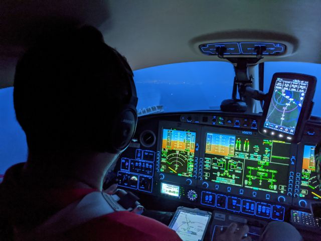 Eclipse 500 (N502TS) - Coming in to land in Brazil on the Eclipse 500! Nice setup with full glass panel and Garmin 796 handheld.