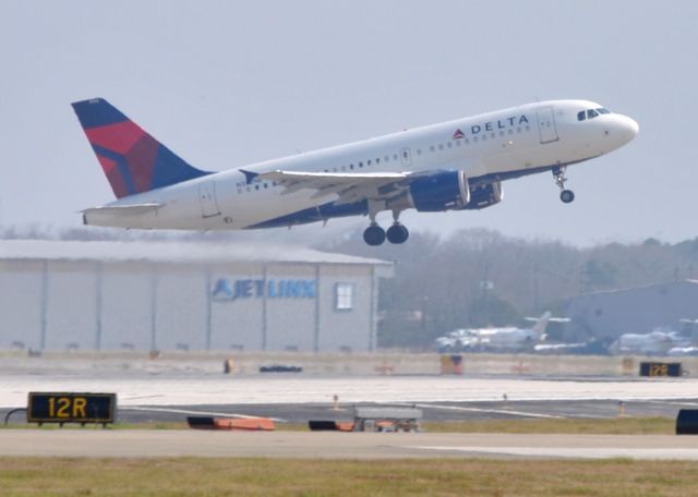 Airbus A319 (N352NB)