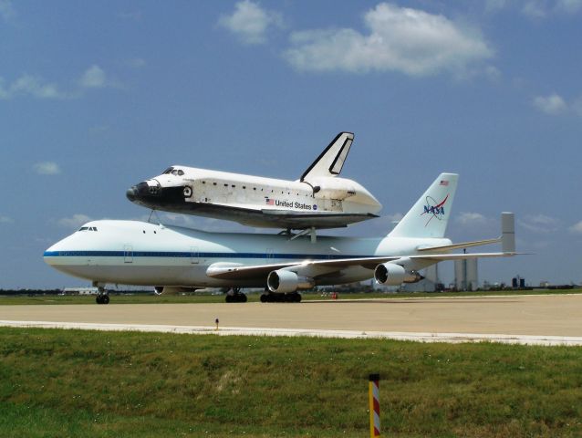 N911NA — - Fuel stop in Amarillo Texas (Shuttle Atlantis)