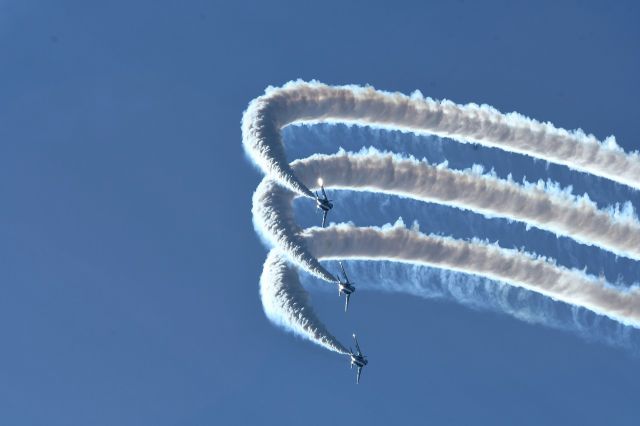 KAWASAKI T-4 —