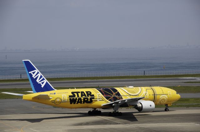 Boeing 777-200 (JA743A) - Taxing at Tokyo-Haneda Intl Airport on 2017/04/24