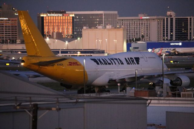 Boeing 747-400 (N740CK)