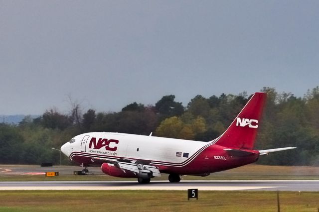 Boeing 737-200 —