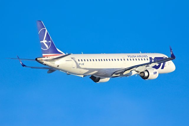 Embraer ERJ-190 (SP-LNE)