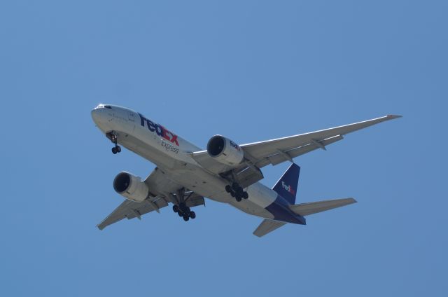 BOEING 777-200LR (N843FD)