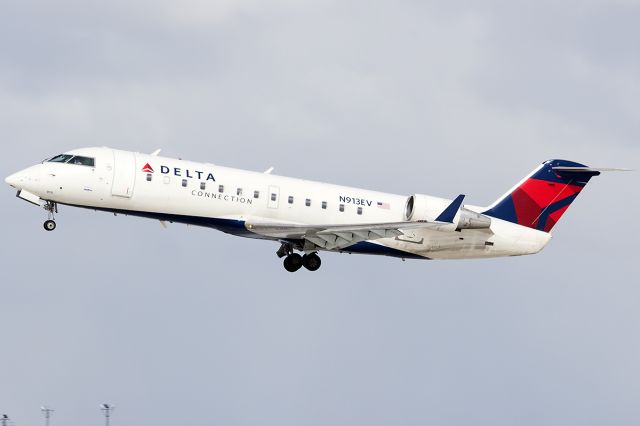 Canadair Regional Jet CRJ-200 (N913EV)