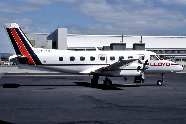VH-KIP — - LLOYD AVIATION - EMBRAER EMB-110P1 BANDIERANTE - REG : VH-KIP (CN 110286) - ADELAIDE INTERNATIONAL AIRPORT SA. AUSTRALIA - YPAD 24/8/1986