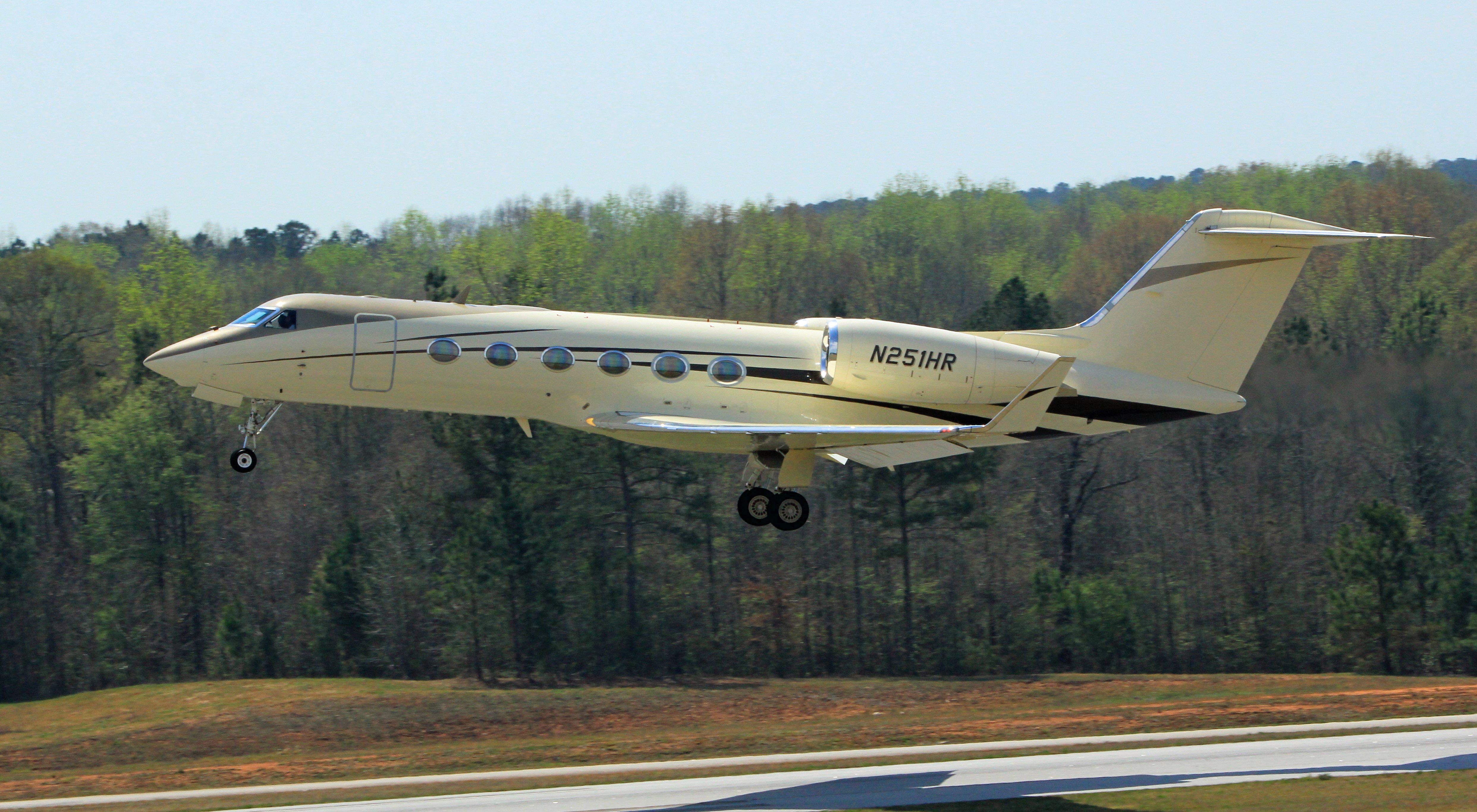 Gulfstream Aerospace Gulfstream IV (N251HR) - A 2005 Gulfstream G450 takes off on runway 13 at Falcon Field-Peachtree City, Ga.