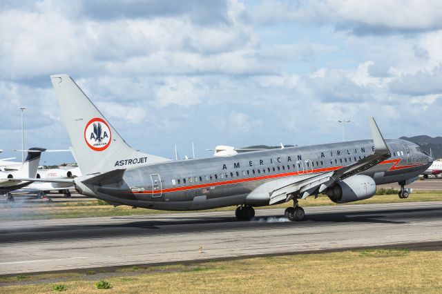 Boeing 737-800 (N905NN)