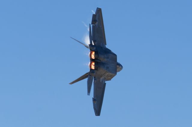 Lockheed F-22 Raptor —