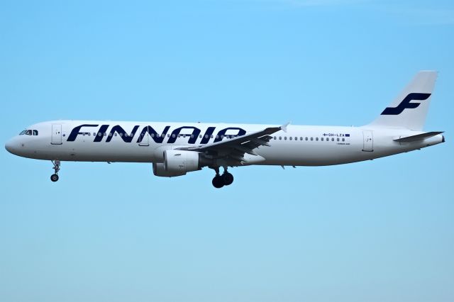 Airbus A321 (OH-LZA)