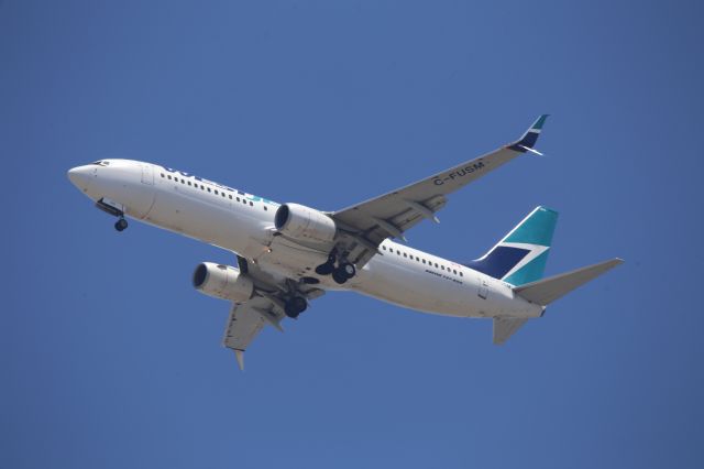 Boeing 737-800 (C-FUSM)