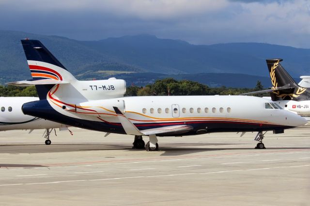 Dassault Falcon 900 (T7-MJB)