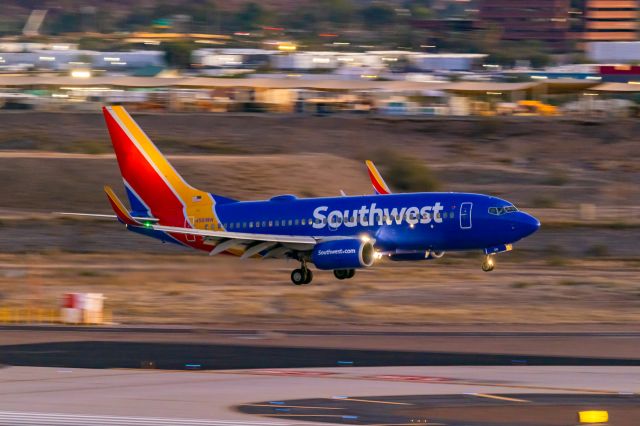 Boeing 737-700 (N561WN) - Southwest Airlines 737-700 landing at PHX on 11/30/22. Taken with a Canon 850D and Tamron 70-200 G2 lens.