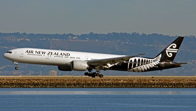 BOEING 777-300ER (ZK-OKO)