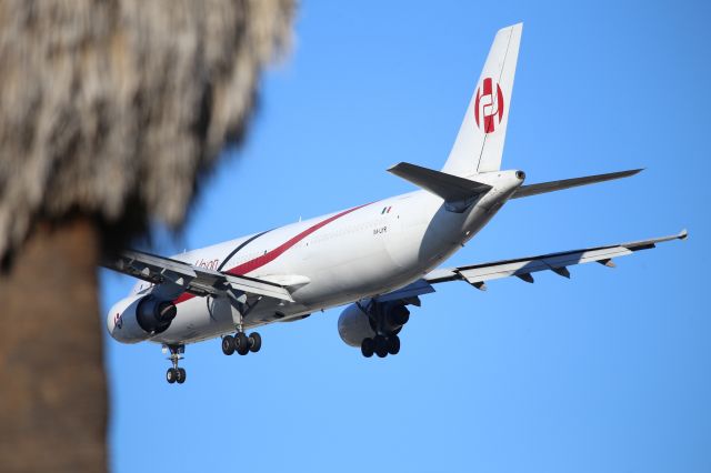 Airbus A300F4-600 (XA-UYR)