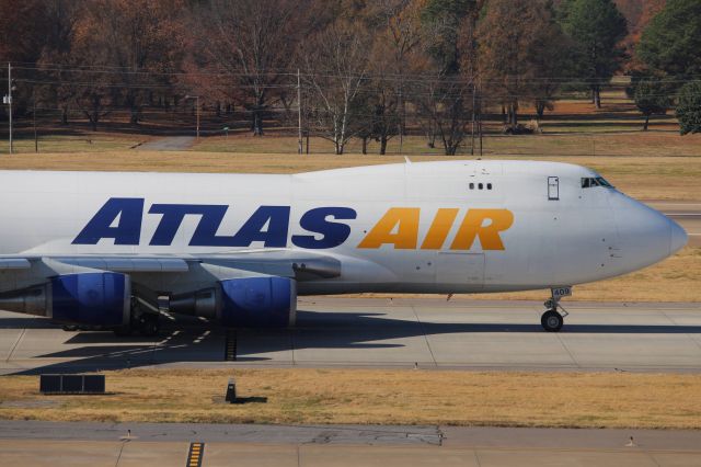 Boeing 747-400 (N409MC)