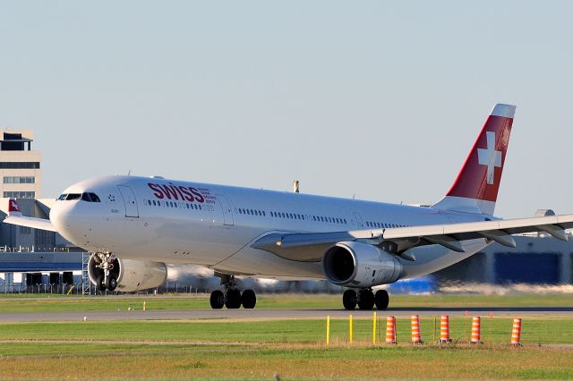 Airbus A330-300 (HB-JHF)