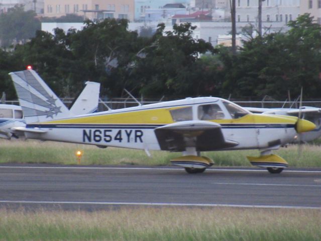 Piper Cherokee (N654YR)
