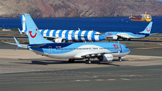 Boeing 737-800 (OO-TNB)