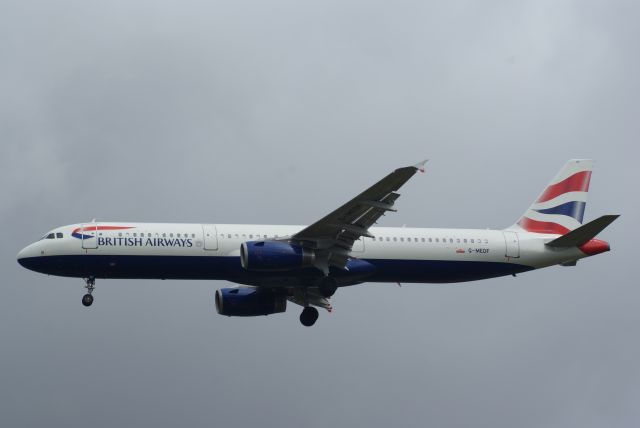 Airbus A321 (G-MEDF) - British Airways A321-231 cn1690 Arr RWY27R