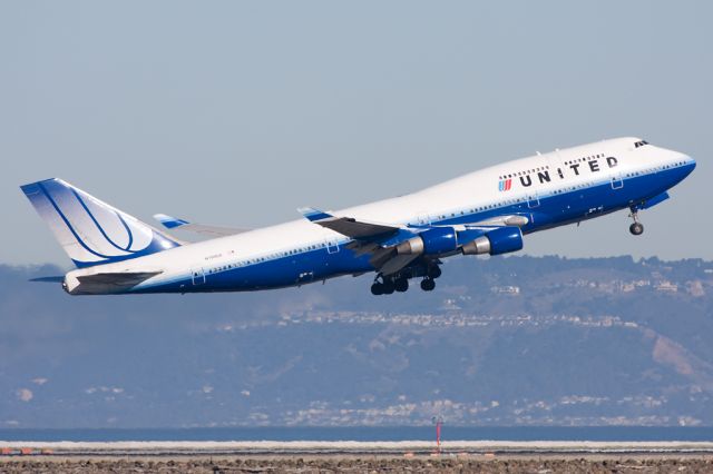 Boeing 747-400 (N180UA)