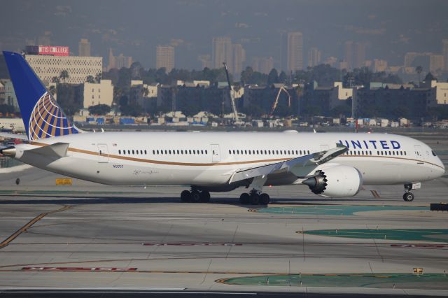 BOEING 787-10 Dreamliner (N12003)