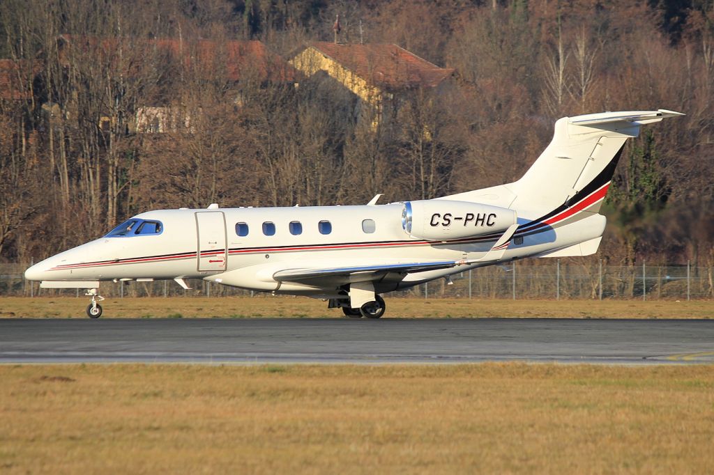 Embraer Phenom 300 (CS-PHC)