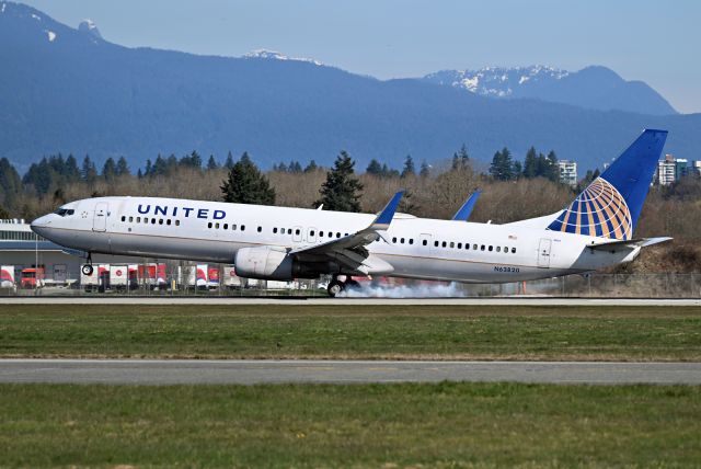 Boeing 737-900 (N63820)