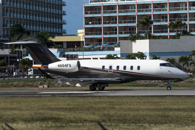 Bombardier Challenger 300 (N504FX)