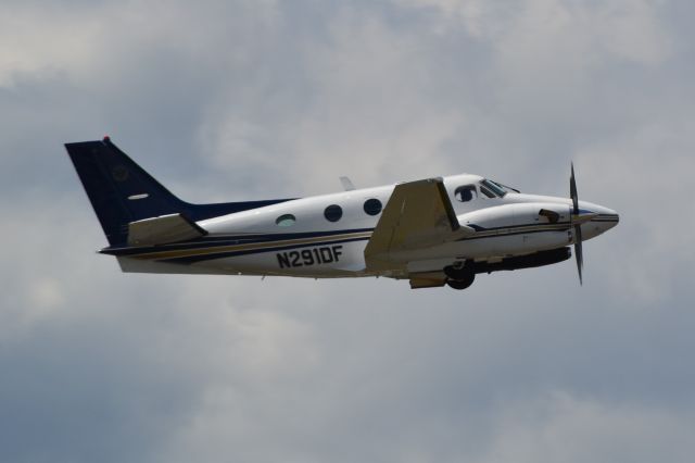 Beechcraft King Air 90 (N291DF) - DAVIS & FLOYD AVIATION LLC (Davis & Floyd Engineering) departing KCLT - 5/6/21