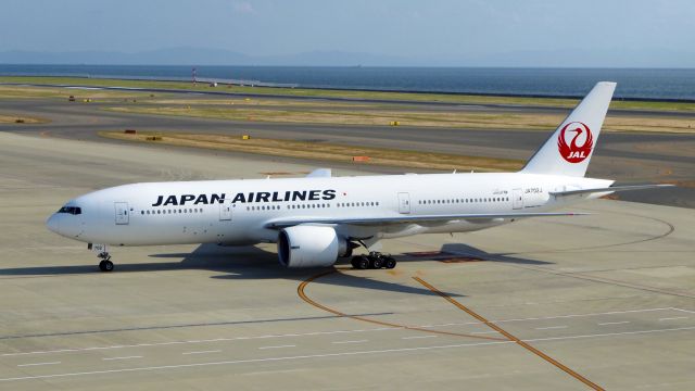 Boeing 777-200 (JA702J)